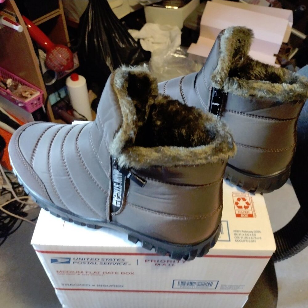 NWOT Main Stream Ladies winter boots size 42 (US 11 - 11.5)
